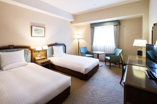 Postel nebo postele na pokoji v ubytování HOTEL MYSTAYS Sapporo Aspen