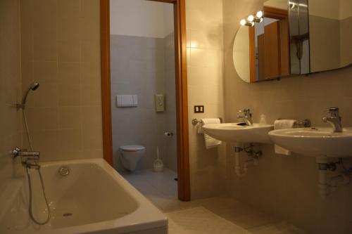 Koupelna v ubytování Hotel Vapore