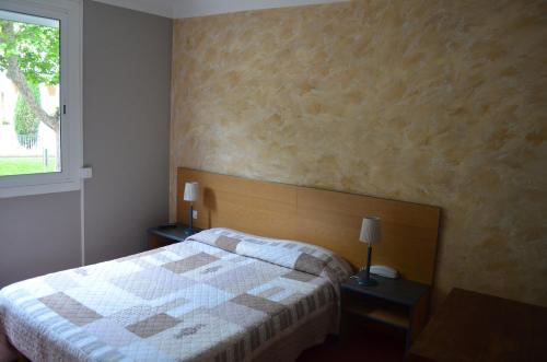 a bedroom with a bed and a window at Hotel Regina in Sète