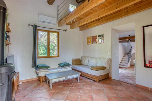 a living room with a couch and a table at L'Instant Cabanon, 349 chemin des Maridats in Bédoin