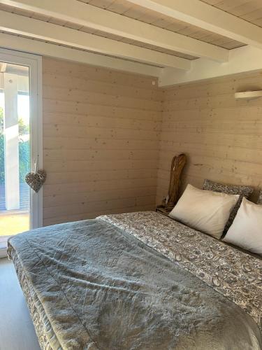 a bedroom with a large bed with a window at Californian style chalet in Gassin