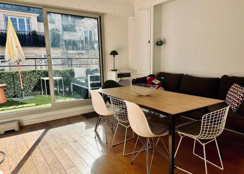 Rare ! 4BR Penthouse with terraces, up to 7p, near Champs-Elysées