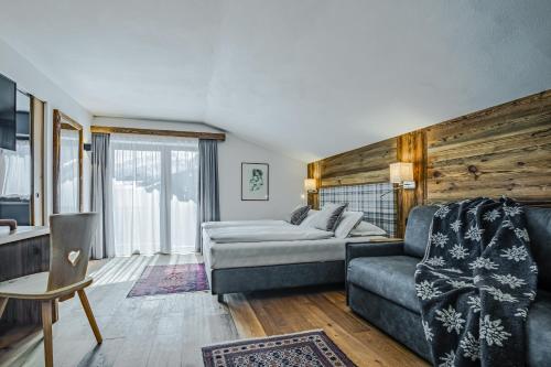 a living room with a bed and a couch at Albergo Stella in La Villa