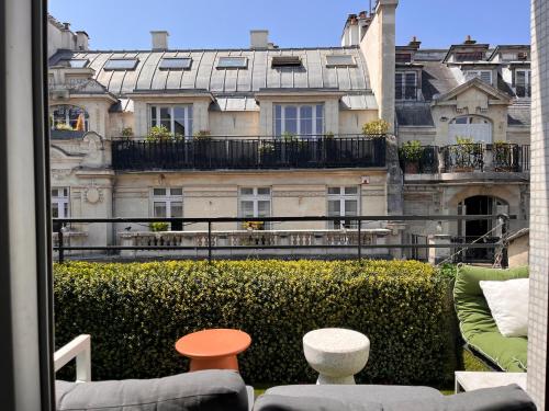 Rare ! 4BR Penthouse with terraces, up to 7p, near Champs-Elysées