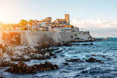 3-room apartment near old Antibes, sea view, 54m2, 3 pieces photo 9