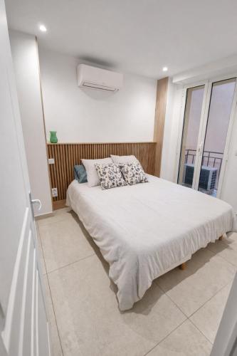 Menton Sunny Balcony No Overlooking AC Parking Beach Walk