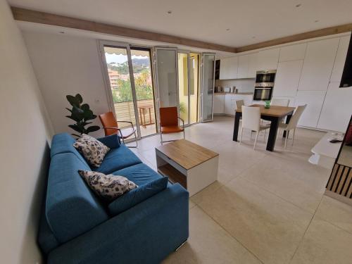 Menton Sunny Balcony No Overlooking AC Parking Beach Walk