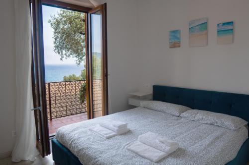 a bedroom with a large bed with towels on it at Residenza Madea - Vista Mare, Piscina, Spiaggia Privata e Parcheggio in Marina di Andora