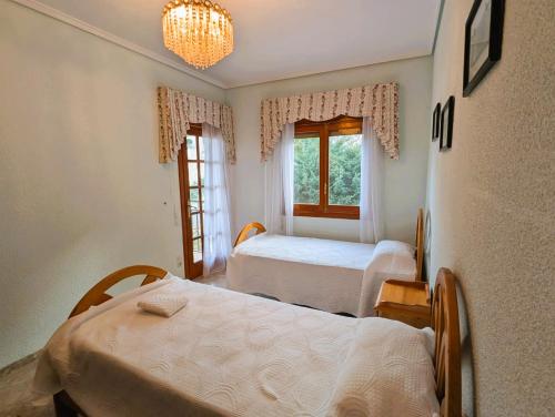 a bedroom with two beds and a window at Urmi 8 Vista Mar in Peniscola