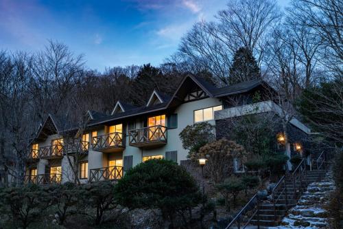 峰の影 仙石原である一軒家 ポーラ美術館徒歩5分