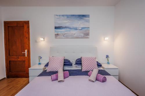 Cozy place near beach in the center Kastel Stari with giant cozy terrase