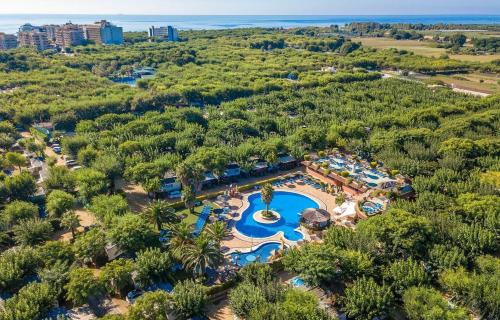 an overhead view of the pool at the resort at glamping bravatents in Blanes