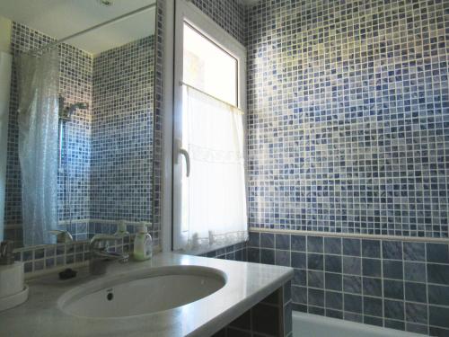 a bathroom with a sink and a window at Casa adosada en Calella de Palafrugell in Palafrugell