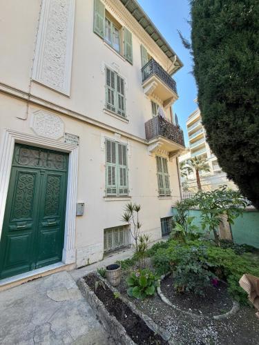Very charming studio in Nice