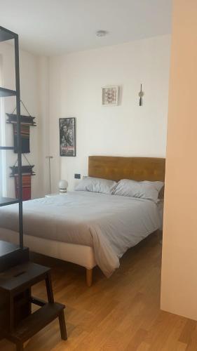 CasaBella Design Studio with balcony Navigli Area