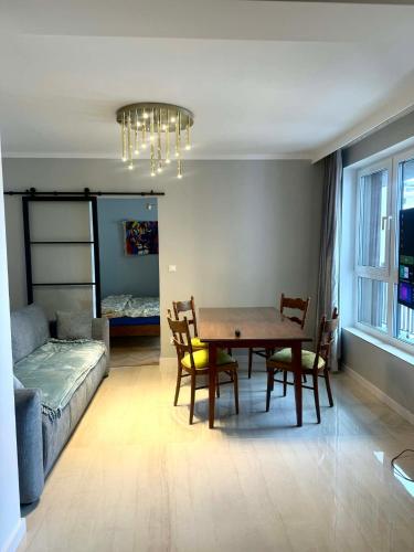 a living room with a table and a couch at Apartament Ablewicza VIP in Tarnów