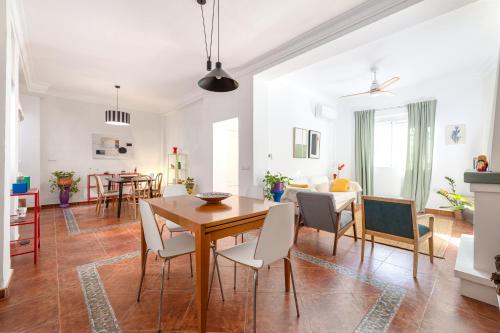 Central House with Terrace & Patio by ELE Apartments