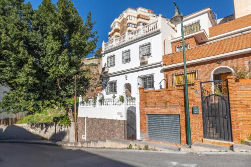 Central House with Terrace & Patio by ELE Apartments