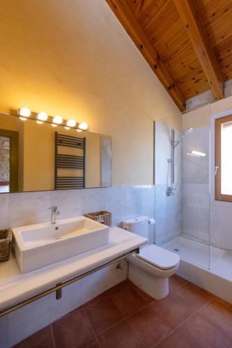 a bathroom with a sink and a toilet and a tub at Ca la Bepa in Rocafort de Vallbona