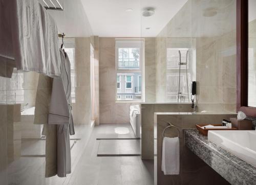 Koupelna v ubytování J7 Angkor Hotel