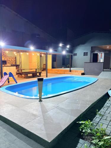 Casa de Veraneio 3 quartos com Ar e mais de 20 camas para grupos e Próximo ao Paraguai