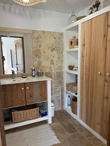 a bathroom with a sink and a mirror at La Clairière de l'Ange Havre de paix en Drôme des Collines in Peyrins