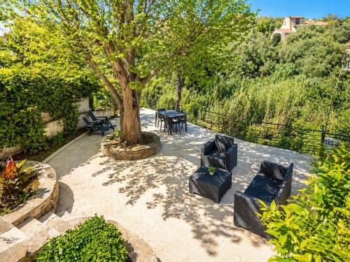 A CASA CORBAIA Appartement 40 m2, jardin privé, parking, proche centre ville et mer Apartment 40 m2, private garden parking near town center and sea port and airport