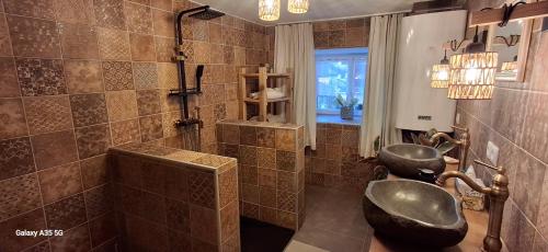 a bathroom with a tub and two sinks in it at Romantikhäuschen zum Dachsteinblick in Abtenau