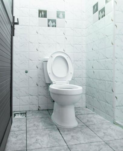 a bathroom with a white toilet in a room at Artist sanctuary lakeview phase4 in Mto Panga