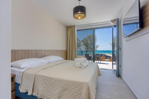 Sunrise Beachfront Residence II