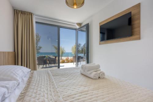 Sunrise Beachfront Residence II