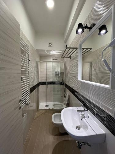 a bathroom with two toilets and a sink and a shower at B&B Bagnara Vista Mare in Bagnara Calabra