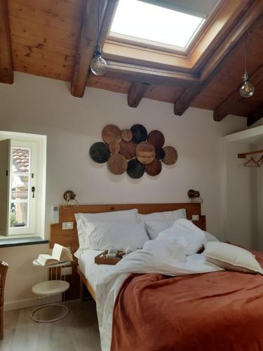a bedroom with a bed and a skylight at CamElia in Garlenda