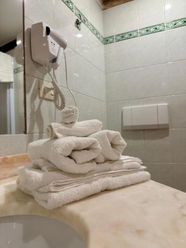 a pile of towels sitting on a counter in a bathroom at La Sibillina in Sarnano