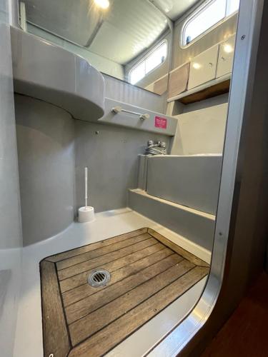 a small room with a wooden door in a room at Confortable Yatch in Barcelona