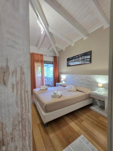 a bedroom with a large bed in a room at Villa Lucy Eco Friendly in Fontane Bianche