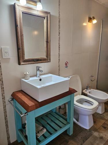 a bathroom with a sink and a toilet at MarEz in Punta Del Diablo