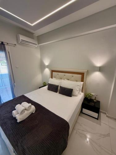 a bedroom with a large bed with towels on it at Riviera Penthouse in Paleo Tsifliki