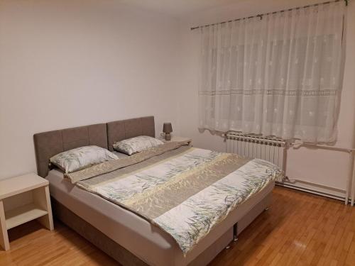 a bed in a room with a window and a bed sidx sidx sidx at Apartment in Pale in Pale