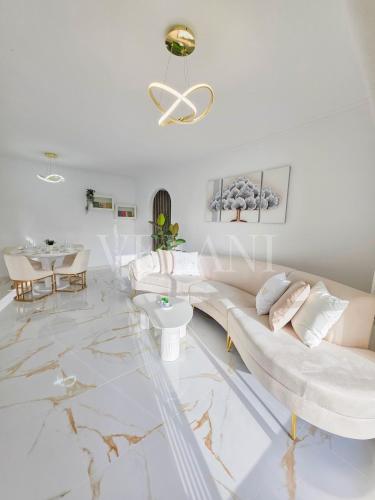 VELA ONE - Luxury 2 Bedroom - Terrace - Pool - Walk to Puerto Banús & Beach