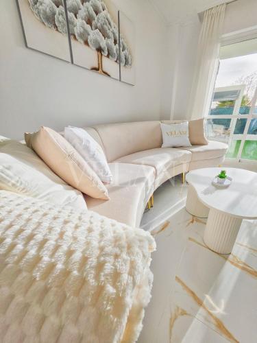 VELA ONE - Luxury 2 Bedroom - Terrace - Pool - Walk to Puerto Banús & Beach
