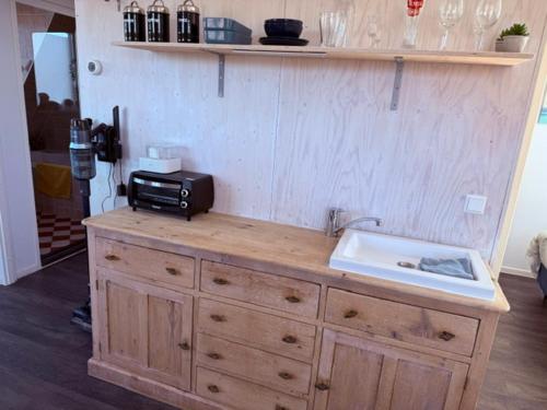 a kitchen with a counter with a sink and a counter at B&B Zonnedael in Oosterend