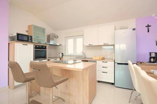 Villa Brko - Entire 2nd Floor 3BR Apt near Beach & Marina - Private Olive Yard, Entrance, Secure Paved Parking & CCTV