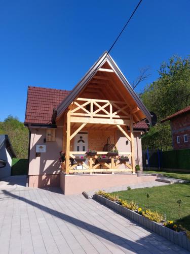 a pavilion with a table in the front of a house at Kuća za odmor "Moja idila" in Vrnjačka Banja