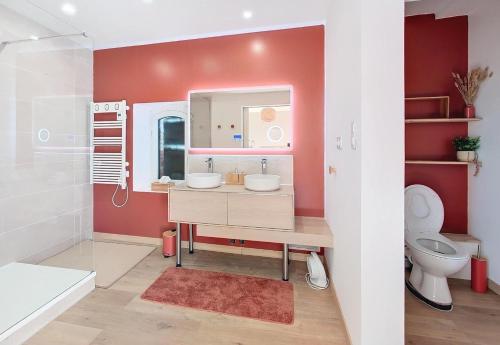 a bathroom with a sink and a mirror and a toilet at Le cottage du Breil in Verfeil