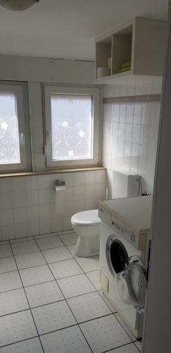 a bathroom with a toilet and a washing machine at Griesenstraße in Warendorf