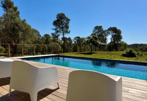 Villa 13 personnes - 1 hectare de parc naturel - piscine