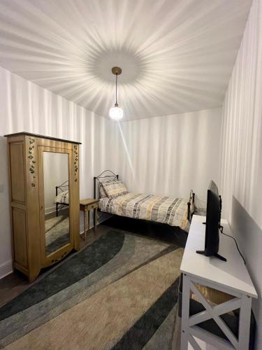 a room with a bed and a mirror and a desk at Stylish Central Kettering Apartment by SJP in Kettering