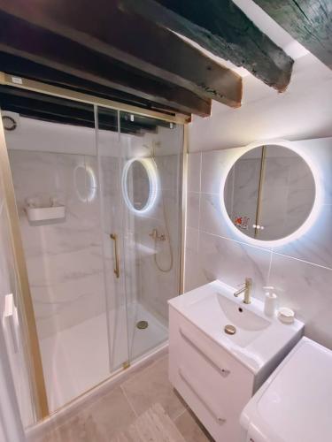 Beautiful 2-Room Apartment in Provence, Galeries Lafayette