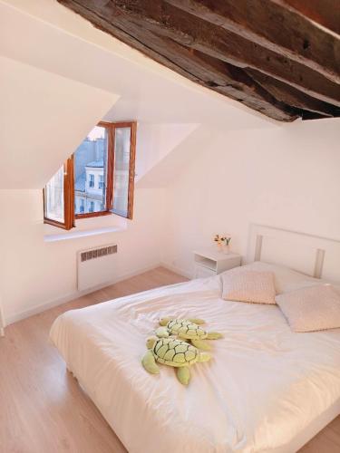 Beautiful 2-Room Apartment in Provence, Galeries Lafayette